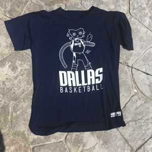 Dallas Mavs “Iconic Traveling  Man” shirt